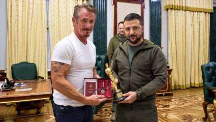 Ukraine News : झेलेन्स्कींचा ‘गॉडफादर’ कनेक्शन! डी नीरो, अल पॅसिनो आवडतात; शॉन पेनचा ऑस्करही दाखवला