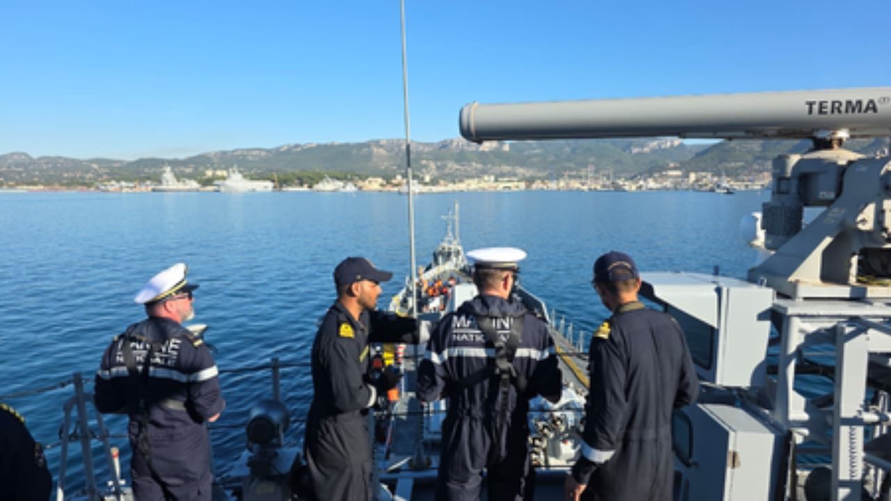INS Trishul : फ्रान्समध्ये दाखल झाली आयएनएस त्रिशूल, ‘वरुण’ युद्धसरावात दिसणार भारतीय नौदलाची ताकद