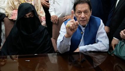 Imran khan : पाकिस्तानमधून मोठी बातमी! इम्रान खान यांचा एकांतवास रद्द; मुलांशी फोनवर बोलण्याची कोर्टाकडून परवानगी
