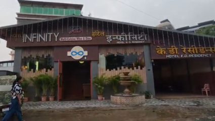 Kalyan News : के. डी. रेसिडेन्सी हॉटेलवर पोलिसांचा छापा; बेकायदा पार्टीप्रकरणी 7 आयोजकांवर गुन्हा, 65 तरुण-तरुणी ताब्यात