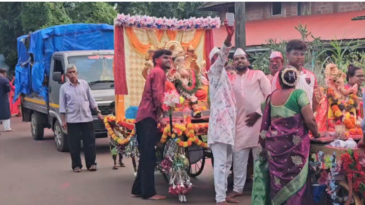 Konkan Ganpati Visarjan: ‘गणपती बाप्पा मोरया… पुढच्या वर्षी लवकर या’; कोकणात बाप्पाला भक्तिमय निरोप