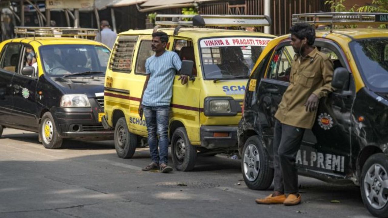 Auto Taxi Driver Scheme: वयाची ६५ वर्षे पूर्ण केलेल्या ऑटो रिक्षा चालकांसाठी ‘निवृत्ती सन्मान योजना’ सुरू