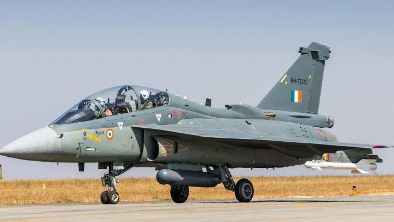Indian Air Force:भारतीय हवाई दलाची ताकद वाढली! HAL कडून नवीन तेजस आणि HTT-40 विमाने सुपूर्द
