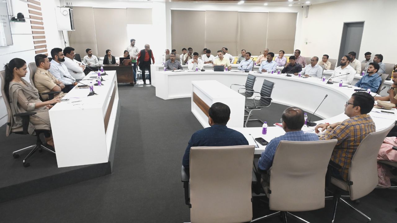 Chakan Traffic Congestion Solution: चाकणमधील वाहतूक कोंडी फुटणार! जिल्हाधिकाऱ्यांचे PWD आणि MIDC ला आदेश