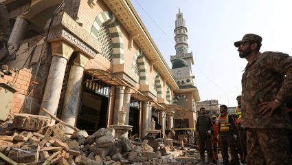 Pakistan Mosque Blast: मशिदीजवळ स्फोटकांनी भरलेले वाहन धडकवले; पाकिस्तानात रक्ताचा पाऊस!