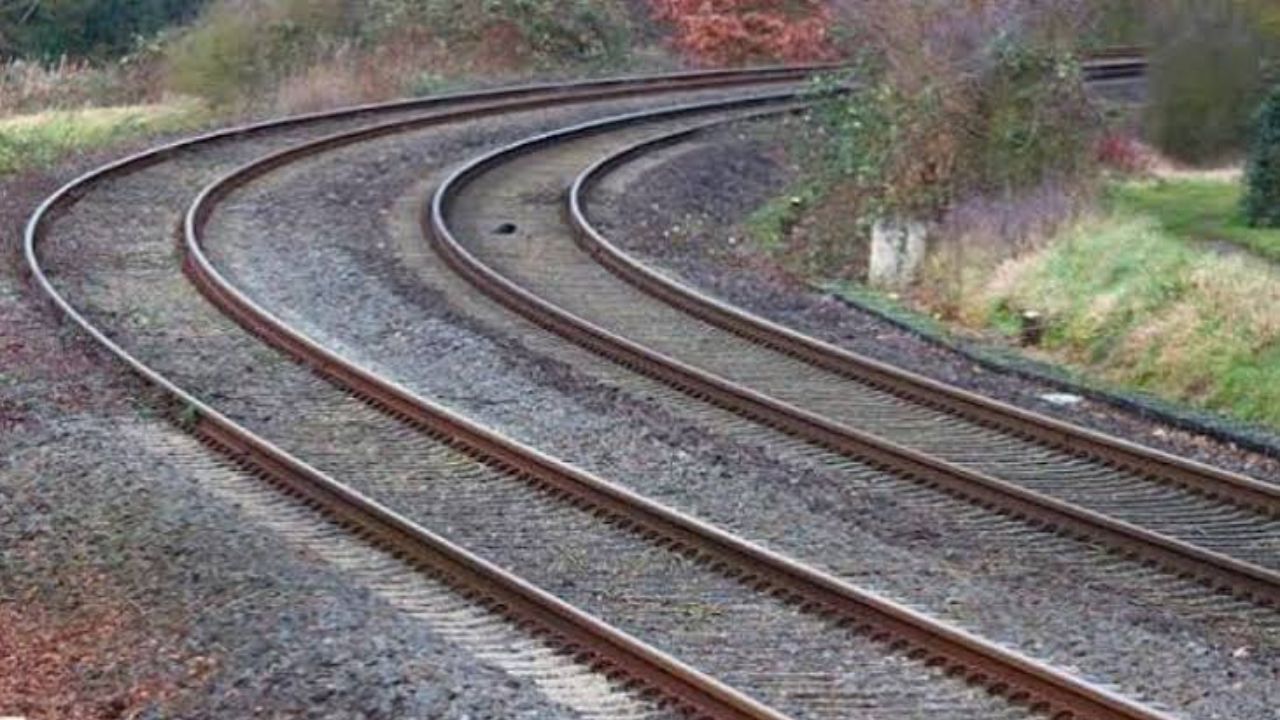 Hadapsar Ghorpadi 3rd Railway Line: हडपसर-घोरपडी तिसऱ्या रेल्वे मार्गिकेच्या कामाला वेग; ‘डी-१५ ब्लॉक’चा पहिला टप्पा यशस्वी!