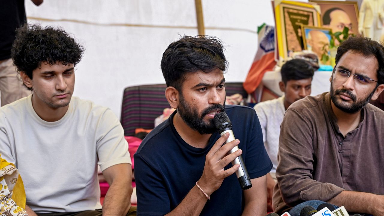 Cockroach Janata Party PC: ‘ज्ञानेश कुमारे सर्वात मोठे देशद्रोही?’ अभिजीत दिपकेंचा हल्लाबोल