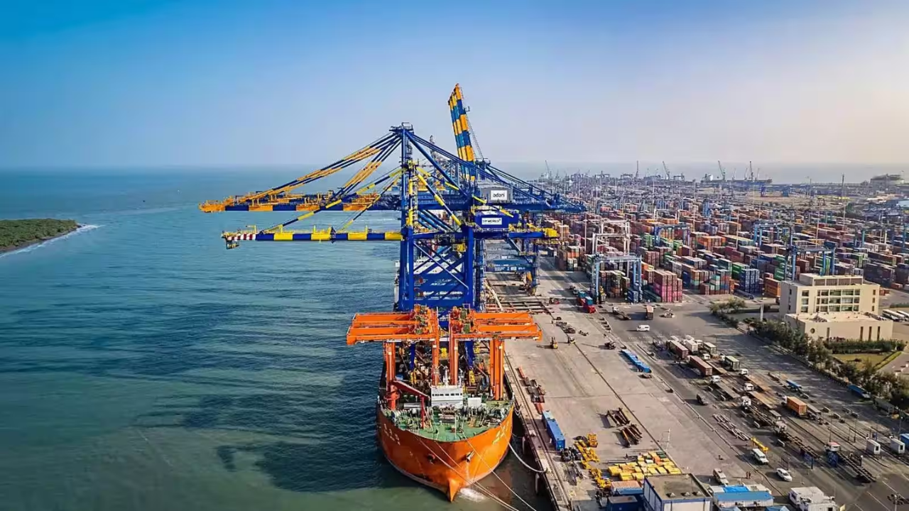 Adani Ports चा मोठा मास्टरप्लॅन! ‘एम्टी कंटेनर’च्या बिझनेसमध्ये करणार अब्जावधींची गुंतवणूक; Share सुसाट…