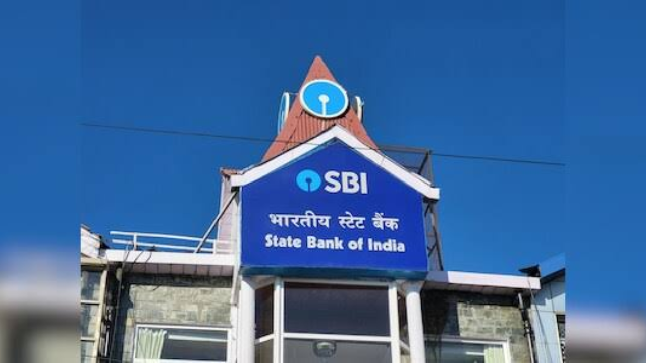 SBI बँकेत तुमचं अकाऊंट आहे का? तर आत्ताच Alert व्हा! बदलणार आहेत नियम; तुमच्या खिशावरही पडणार भार…