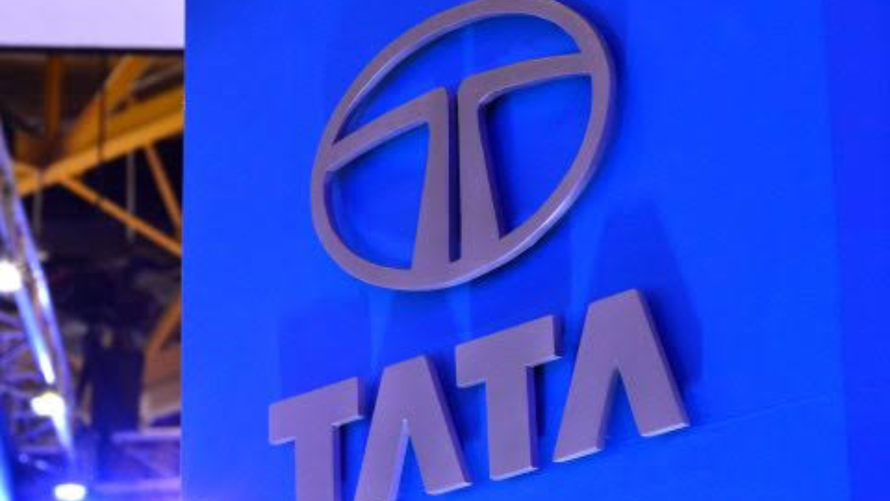 Layoffs News : बातमीमुळे खळबळ… Tata Group च्या कर्मचाऱ्यांना धक्का! तब्बल ‘इतक्या’ कामगारांच्या नोकऱ्या धोक्यात