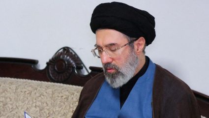 Middle East :बाजार उठवला जाईल ;अमेरिका मध्य पूर्वेत दिसणार नाही ;मोजताबा खामेनाई