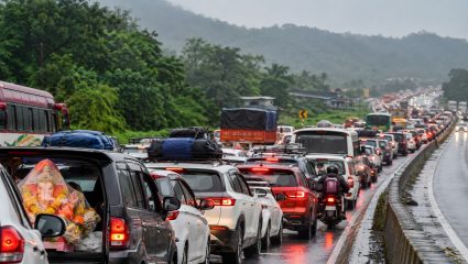 Mumbai Goa Highway: बाप्पासाठी कोकणाकडे निघालात? मुंबई-गोवा महामार्गावर महाकोंडी; माणगावात वाहनांच्या लांबच लांब रांगा