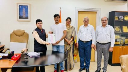 Mumbai University : विद्यार्थी–कुलगुरू संवादातून प्रश्नांच्या निराकरणाला गती; तक्रारी समजून घेत प्रभावी कार्यवाही