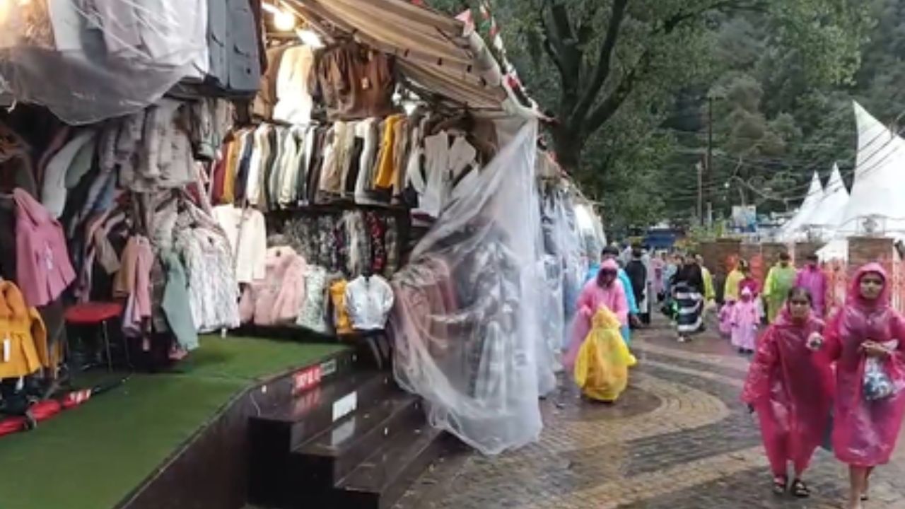 Weather : उत्तर भारतातील ‘या’ शहरात वाढलीय थंडी, लोकरीचे कपडे विकत घेण्यास पर्यटकांची झुंबड