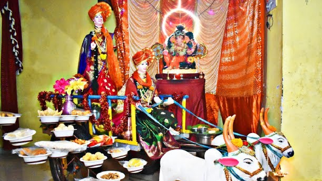 Ganeshotsav: ‘व्हायरल सजावट’ ते ‘सोशल मीडिया रील्स’! पुण्यात गौरी आगमनासाठी डिजिटल ट्रेंड्सचा नवा ‘टच’