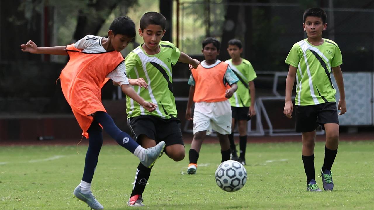 पुण्यात पोरं ऐकत नाहीत! Football कपमध्ये ‘या’ संघाचा थरारक विजय; अंडर-१६ गटात…