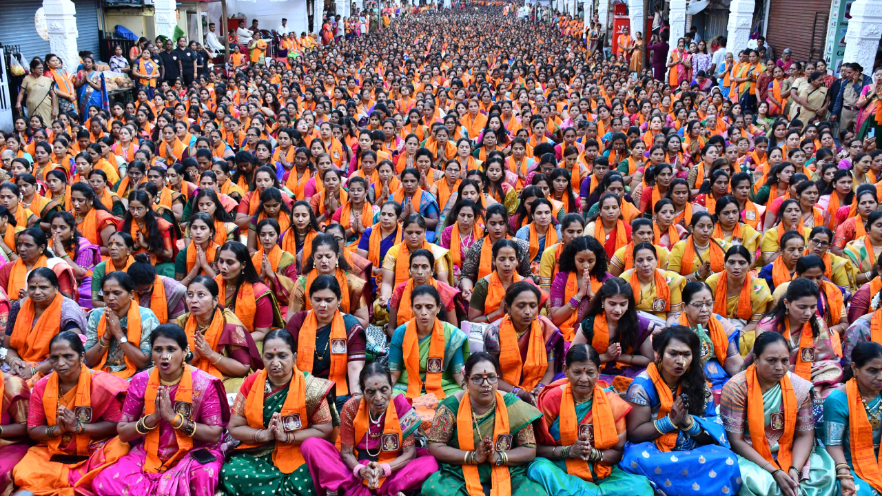 Ganeshotsav: शंखनाद, ओंकार जप अन् ‘मोरया’चा गजर; दगडूशेठ गणपती मंडपात ३५ हजार महिलांचे एकत्र अथर्वशीर्ष पठण