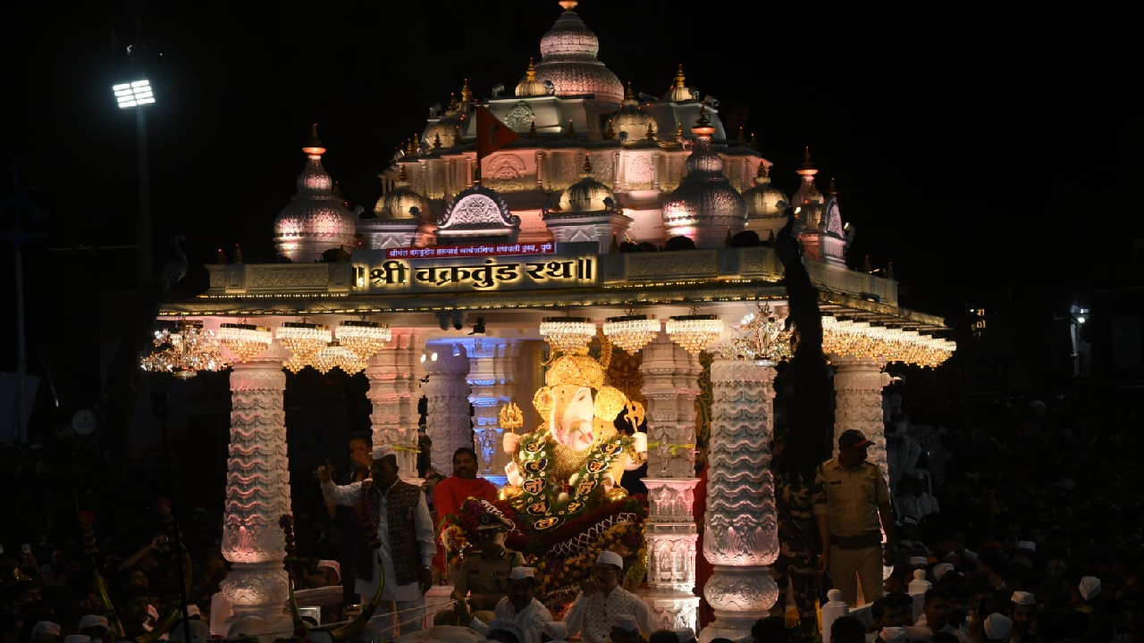 ‘श्रीमंतां’चा थाटच न्यारा! ढोल-ताशांचा गजर, ‘मोरया’चा जयघोष अन्…; ‘दगडूशेठ’ बाप्पांची वैभवशाली सांगता मिरवणूक