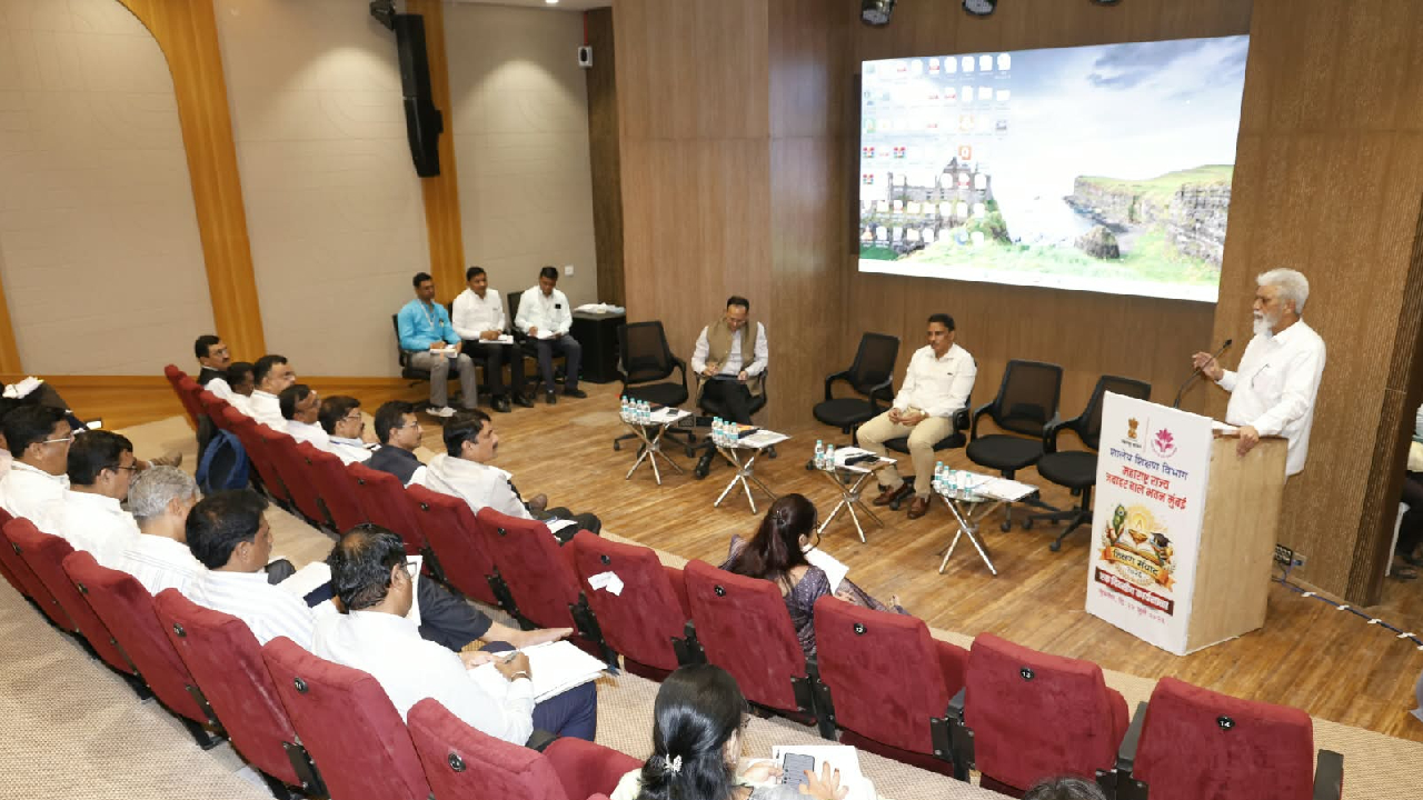 ‘… या गोष्टींना प्रथम प्राधान्य दिले गेले पाहिजे’; मंत्री Dada Bhuse यांचे अधिकाऱ्यांना स्पष्ट निर्देश
