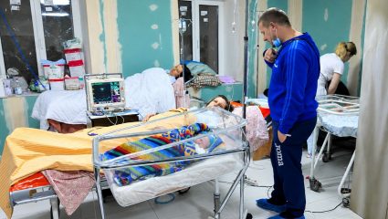 Ukraine War : एअर रेड अलर्ट सुरू असतानाच महिलेची प्रसूती; युद्धाच्या छायेत जन्माला आले बाळ