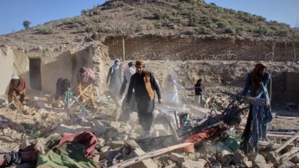 Pakistan airstrikes : पाकिस्तानच्या हवाई हल्ल्यात 4 निष्पाप अफगाण नागरिक ठार, तालिबानने केला ‘असा’ मोठा दावा