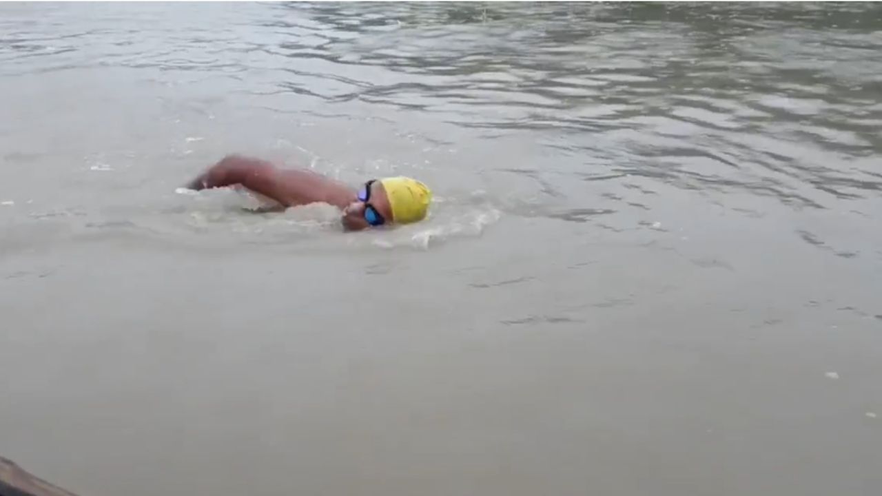 Keval Chaudhary Swimmer: 81 KMचा थरारक जलप्रवास! नदीचा प्रवाह अन् शारीरिक थकव्यावर मात करत केवल चौधरीचा नवा विक्रम