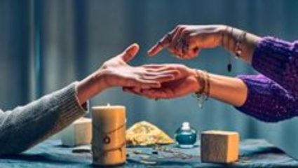 Palmistry: वारंवार आजारी पडता? हातावरील ‘ही’ रेषा सांगते तुमच्या आरोग्याचे गुपित