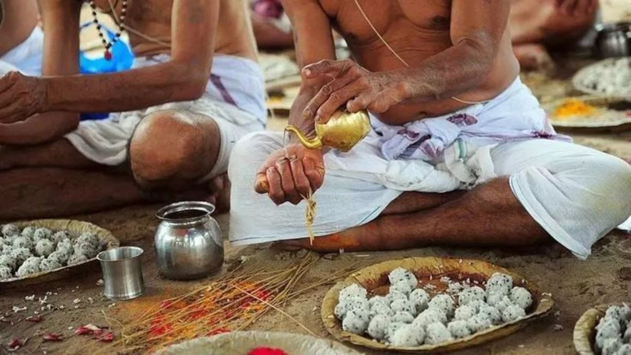 Pitru paksha: अनंत चतुर्दशीच्या दुसऱ्या दिवशी पितृपक्षाची सुरुवात का होते? गणेशोत्सव आणि पितृपक्षाचा काय आहे संबंध