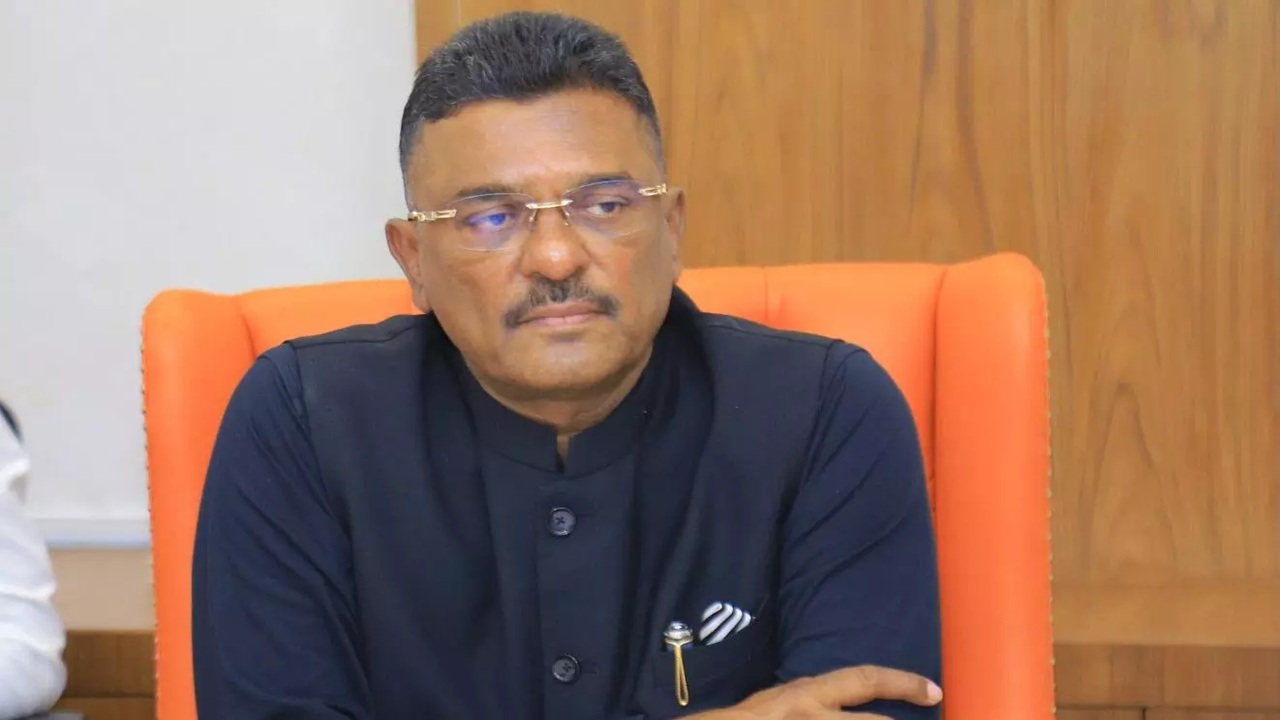 Pratap Sarnaik: ‘आमदार मोठा की कायदा?’ बेकायदा बांधकामांवरून प्रताप सरनाईकांचा नरेंद्र मेहतांवर निशाणा