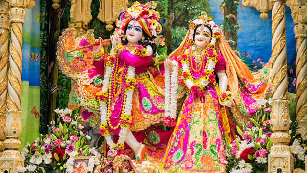 Radha Ashtami 2026: राधाष्टमी कधी आहे? राधा-कृष्णाच्या प्रेमभक्तीचे महत्त्व आणि महाराष्ट्रातील परंपरा जाणून घ्या
