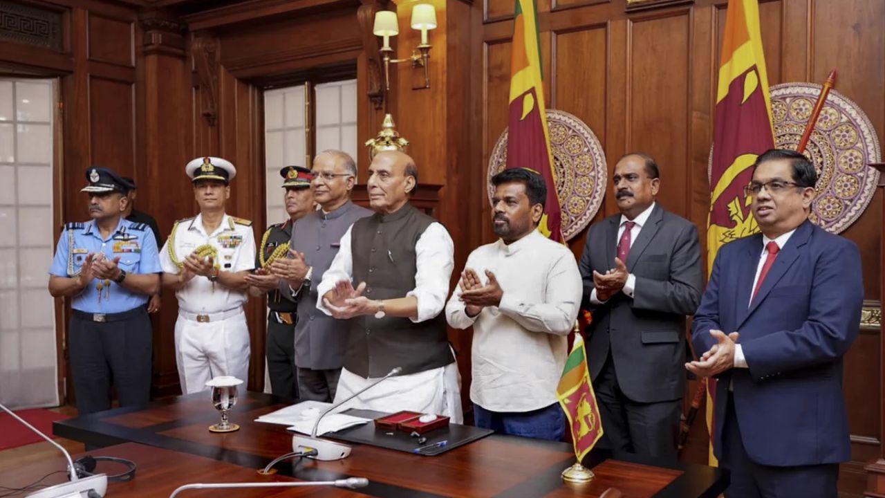 India-SriLanka: संरक्षण मंत्री राजनाथ सिंह यांनी घेतली श्रीलंकेच्या राष्ट्रपतींची भेट; सागरी सुरक्षेवर झाली महत्त्वपूर्ण चर्चा