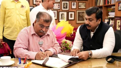 NCPA कर्मचाऱ्यांना मोठा दिलासा; दरमहा ₹7,250 वेतनवाढ, ₹50 हजार वार्षिक बोनस, रवींद्र चव्हाण यांच्या नेतृत्वाखाली महत्वपूर्ण करार