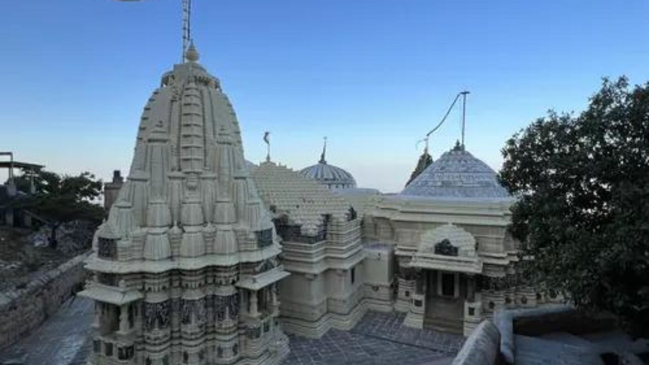 Rishabhadev Temple: गिरनार पर्वतावर वसले आहे भगवान ऋषभदेवांचे प्राचीन मंदिर; जाणून घ्या मंदिराची माहिती आणि महिमा