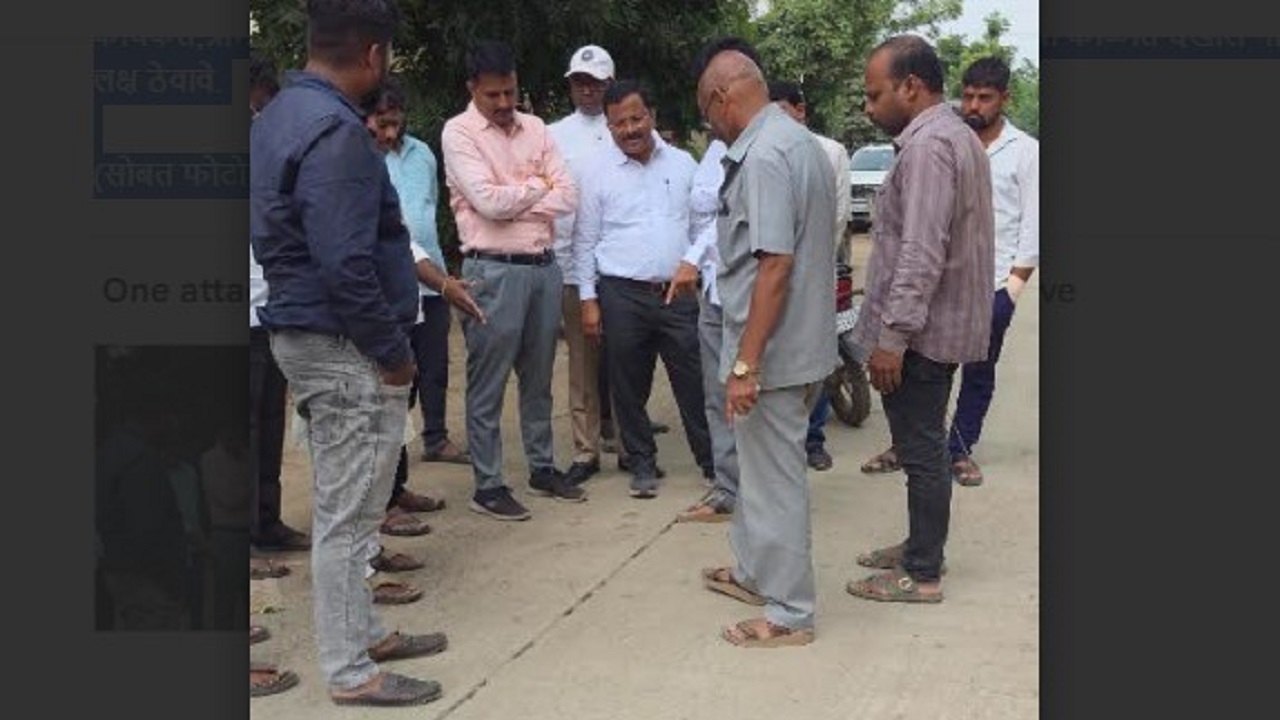 भिगवणमधील निकृष्ट रस्ता कामाची सार्वजनिक बांधकाम विभागाकडून दखल; अधिकाऱ्यांकडून पाहणी करून कंत्राटदाराला सूचना