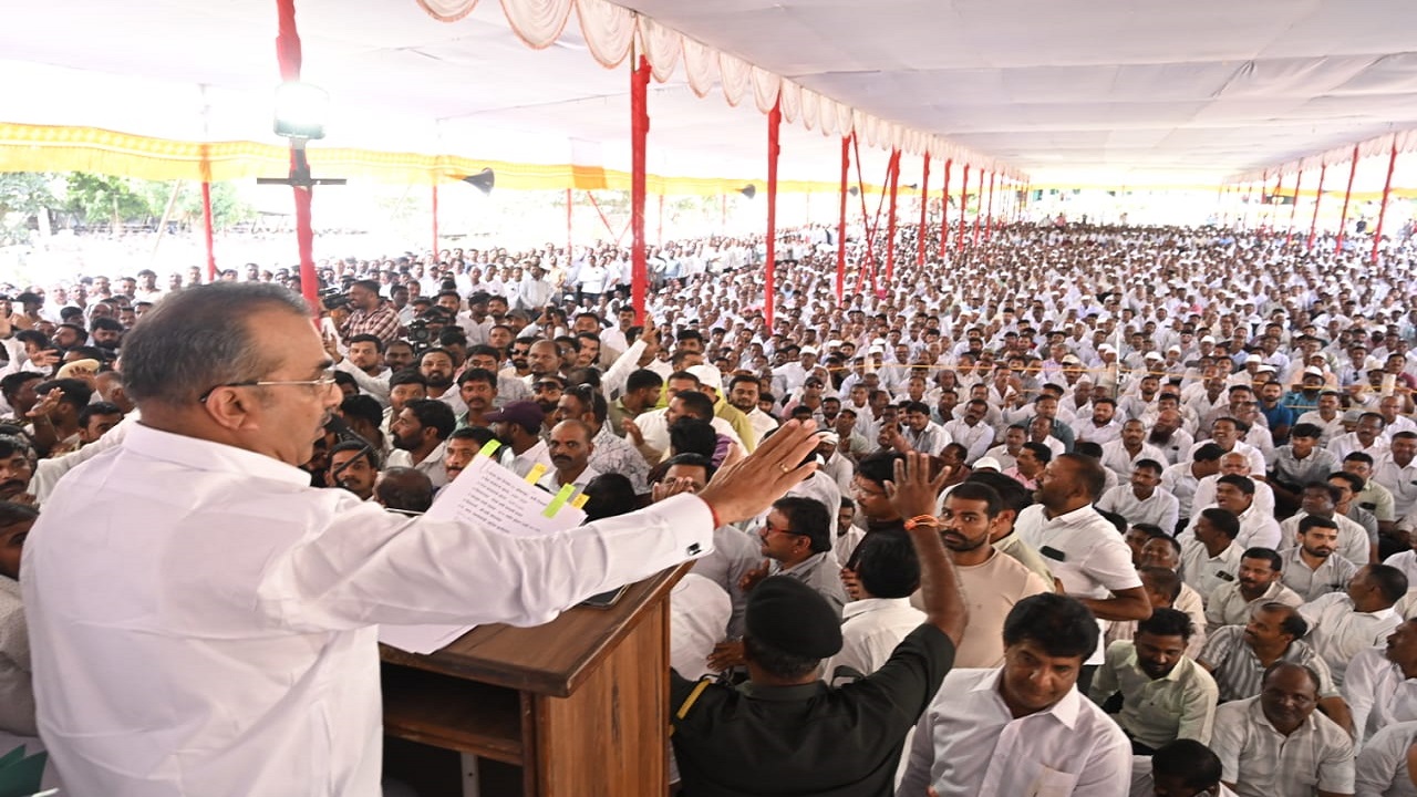 सह्याद्रीच्या सभेत घोषणाच घोषणा; 15 मिनिटांत सभा गुंडाळली; ठरावावेळी घोरपडे-कदम समर्थकांची घोषणाबाजी