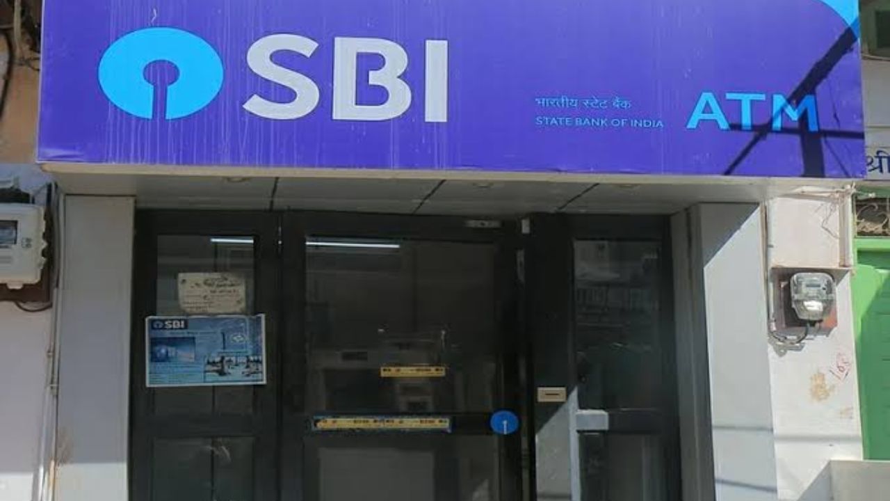 एटीएमधारकांनो ‘या’ बँकेच्या ATM ट्रान्झॅक्शनवर लागणार शुल्क