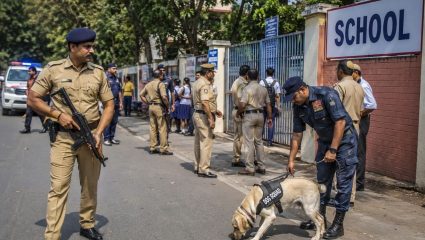 Nagpur Bomb Threat : बॉम्बस्फोटाच्या धमकीने खळबळ; शाळांसमोर पोलिसांचा तळ, युद्धपातळीवर तपास
