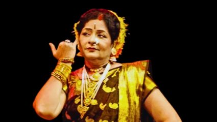 ज्येष्ठ लावणीसम्राज्ञी शकुंतला नगरकर यांचं निधन; 50 वर्षांहून अधिक काळ लावणी गाजवल्यानंतर घेतला अखेरचा श्वास