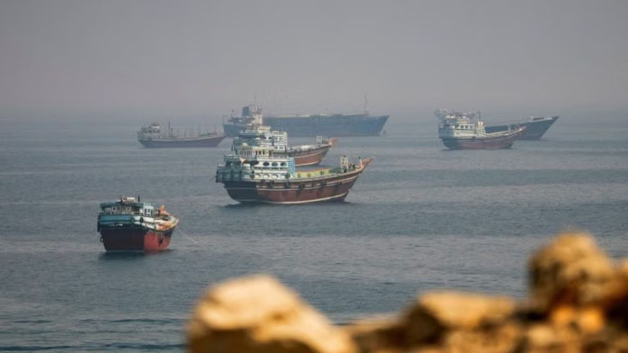 Strait of Hormuz: इराणचा US ला मोठा दणका! होर्मुझ सामुद्रधुनीत नवीन ‘प्रतिबंधित क्षेत्र’ घोषित; जागतिक तेलाच्या पुरवठ्यावर संकट