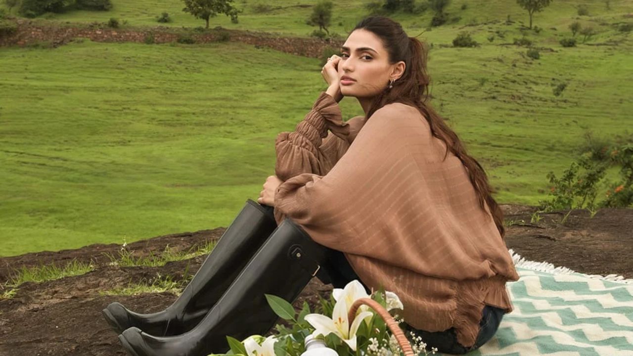 Athiya Shetty: ‘कम ओव्हर टू द ग्रीनर साइड’! अथिया शेट्टीसोबत प्राइड ऑफ काऊजची खास जाहिरात