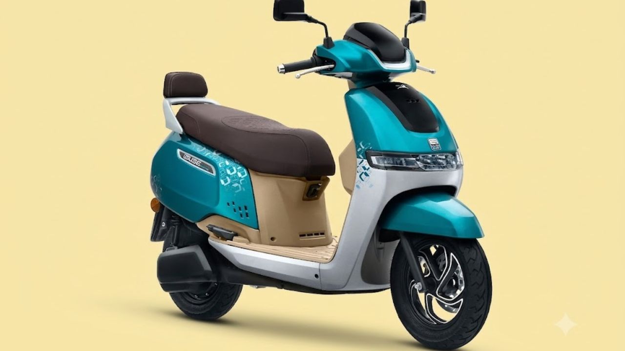 TVS Iqube Millionr: पुण्यात 100 हून अधिक ग्राहकांना स्पेशल एडिशनची डिलिव्हरी; जाणून घ्या किंमत आणि फीचर्स