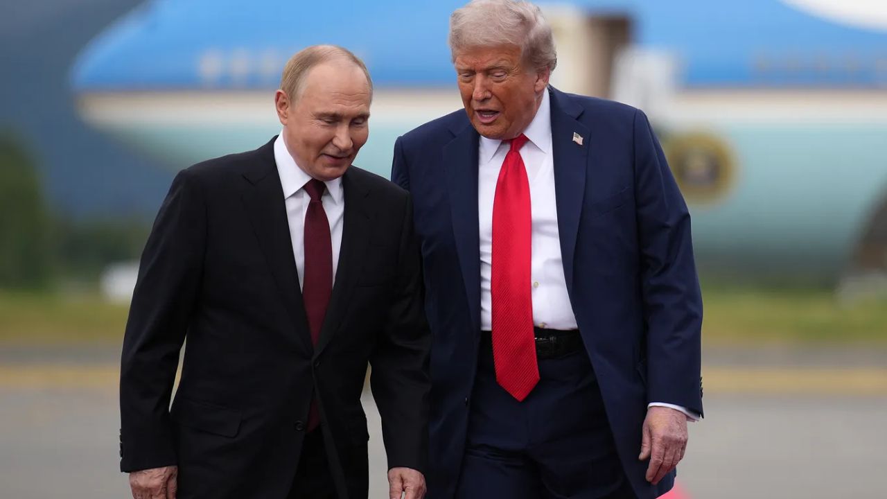 Trump Putin Call : युक्रेन युद्धावर मोठा निर्णय? ट्रम्प-पुतिन यांच्यात ‘हॉटलाईन’वर 60 मिनिटे संवाद; रशियाचा युरोपबाबत मोठा खुलासा