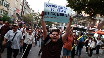 Turkey LGBTQ Crackdown :डझनभर जणांना अटक ;तुर्कीमध्ये LGBTQ +कार्यकर्त्यांवर धाडसत्र