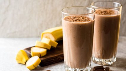 Smoothie Recipe: नाश्त्यासाठी किंवा स्नॅक टाइमसाठी परफेक्ट! लहान मुलांसाठी झटपट बनवा हेल्दी टेस्टी चॉकलेट स्मूदी