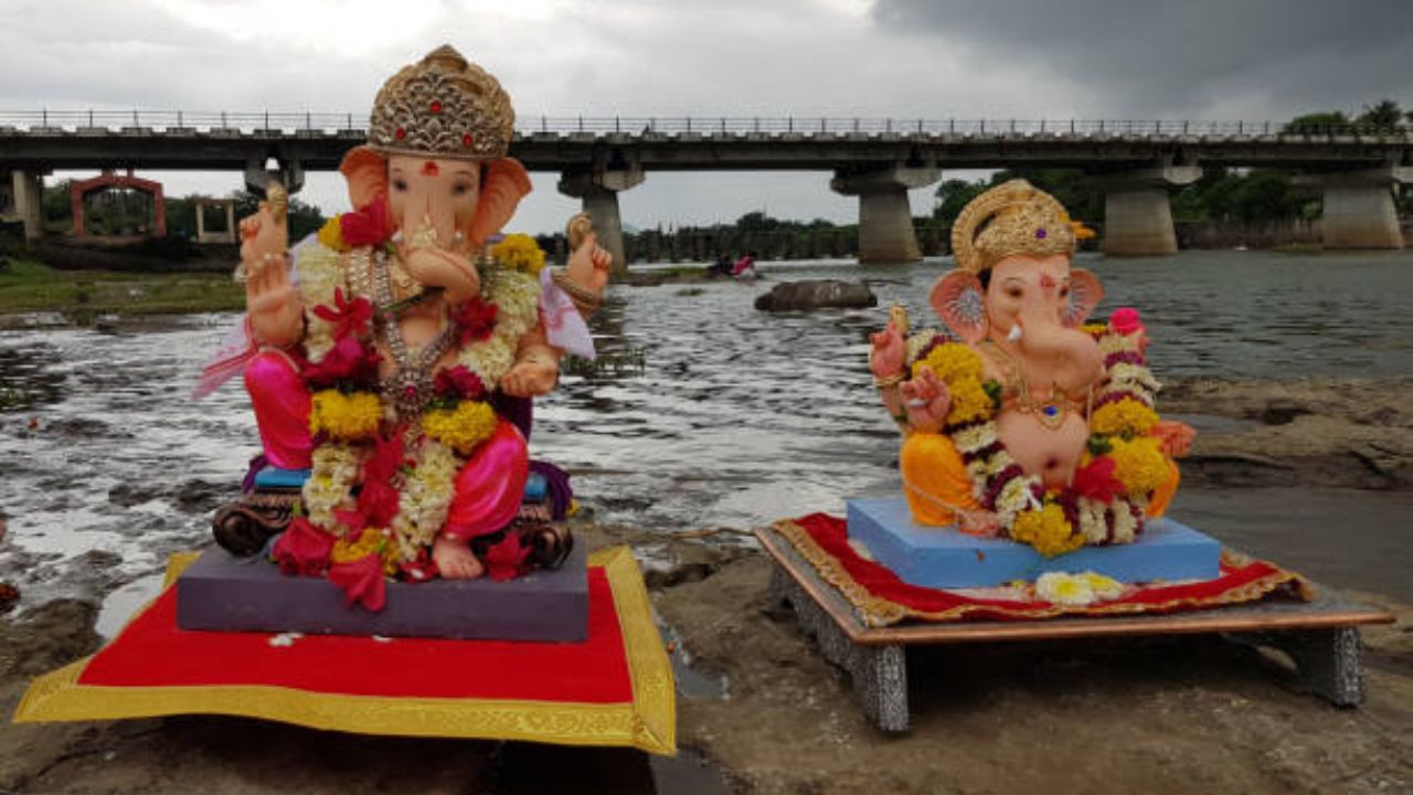 Ganeshotsav 2026: बाप्पाच्या विसर्जनाचा मंगल दिवस! अनंत चतुर्दशीच्या प्रियजनांना द्या खास मराठमोळ्या शुभेच्छा