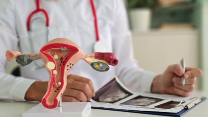Women Health: महिलांनी शरीरात दिसून येणाऱ्या ‘या’ लक्षणांकडे अजिबात करू नये दुर्लक्ष, वाढू शकतात मासिक पाळीच्या समस्या