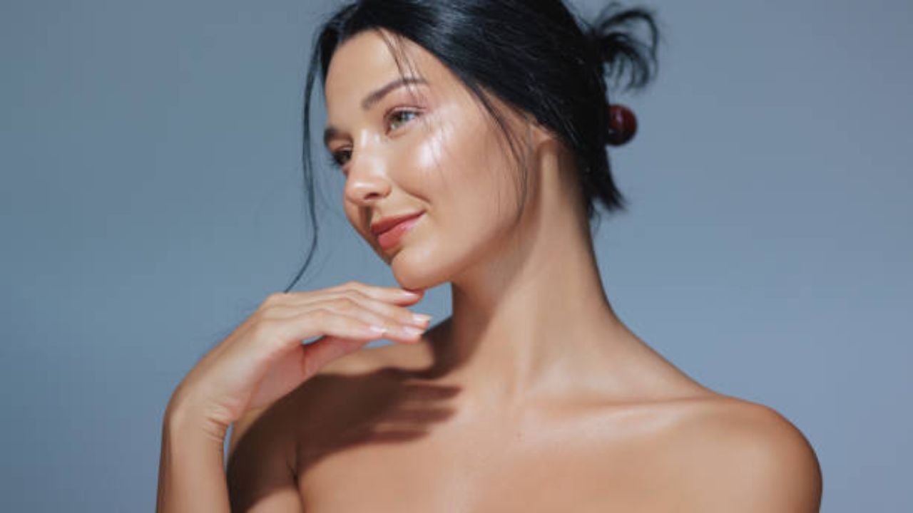 Skin Care: पिगमेंटेशन, टॅनिंगमुळे त्वचा काळी दिसते? मग संत्री मोसंबीच्या सालींचा वापर करून घरीच तयार करा Vitamin C Face Pack