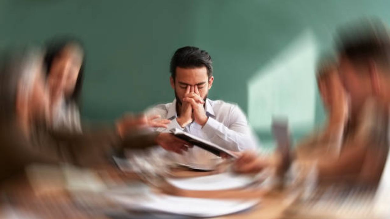 Mental Health: यशाच्या शर्यतीत मानसिक आरोग्य धोक्यात? सततच्या दबावामुळे उद्भवू शकतात ‘या’ समस्या