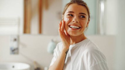 Home Remedies: कोरियन महिलांप्रमाणे डागविरहित त्वचा हवी आहे? मग अंघोळीच्या १० मिनिटं आधी चेहऱ्यावर लावा ‘ही’ पेस्ट