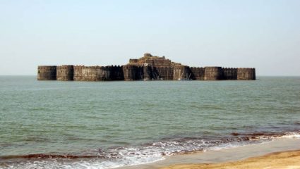 Travel Tips: युद्धात कधीच पराभूत न झालेला भारतातील एकमेव किल्ला! जाणून घ्या या दुर्गाची रंजक कहाणी
